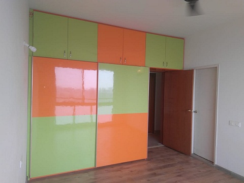 The green and orange pallette used for laminates are placed to enhance the visual appeal of the wardrobe while optimizing storage space.The best wardrobe interior designs in Hyderabad offer customization options,allowing clients to choose the direction of the stripes.